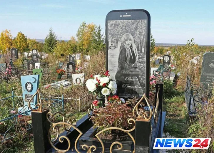İphone formasında qəbir daşı görənləri heyrətə saldı
