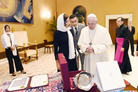 Mehriban Əliyeva Roma Papası ilə görüşdü