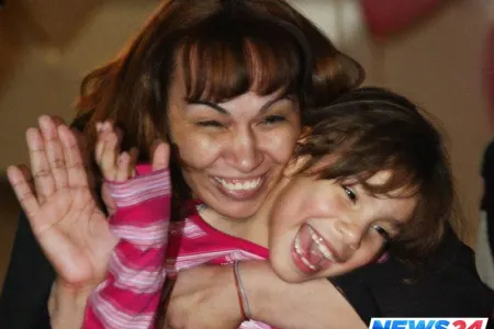 Ana 6 il sonra, öldüyü deyilən qızını tapıb.