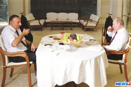 Prezidentlər çay süfrəsində