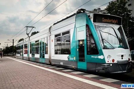 Dünyada ilk sürücüsüz tramvay nümayiş etdirilib