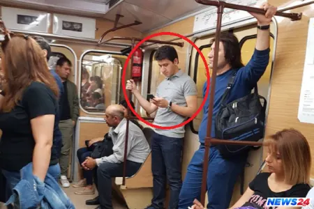 Bakı metrosunda Avropada görməyə öyrəşdiyimiz mənzərə - FOTO