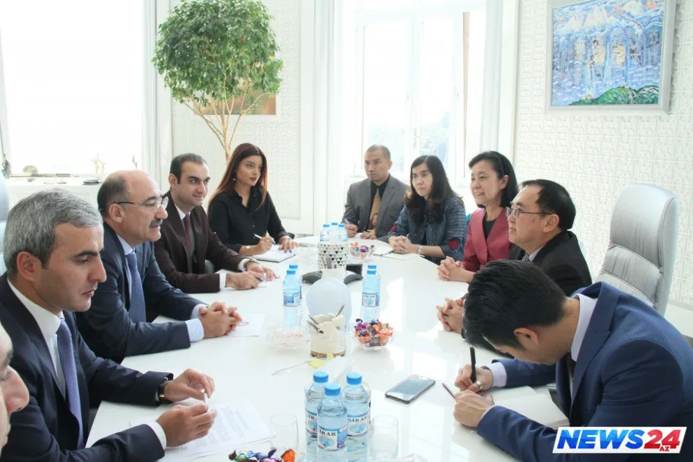 Əbülfəs Qarayev Tailand Krallığının mədəniyyət naziri ilə görüşüb