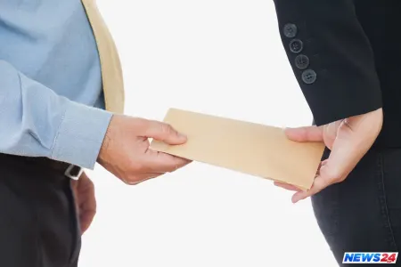 Azərbaycanda xərçəng xəstələrindən rüşvət alan həkim həbs edildi