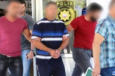 Bank müdirini kəlbətinlə zorlayıb videoya çəkdi