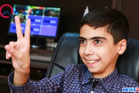 Bu uşaq hamını təəccübləndirir - 10 yaşlı “canlı naviqator”