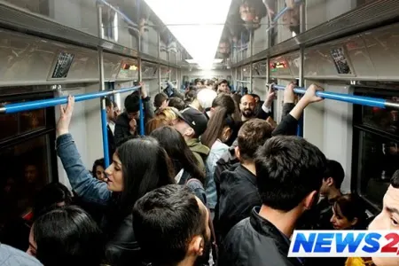 Bakı metrosunda hərəkət dayandı – Sıxlıq yaranıb