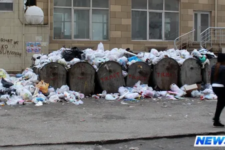 “Camaat xəstəliyə tutulur” – İşini yola verən təmizlik keşikçiləri – VİDEO – FOTO