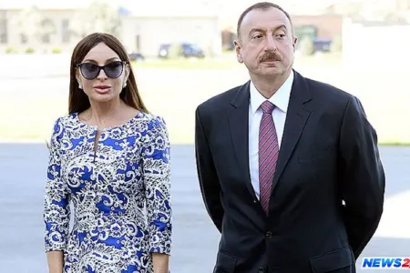 Prezident və birinci xanım pavilyonda