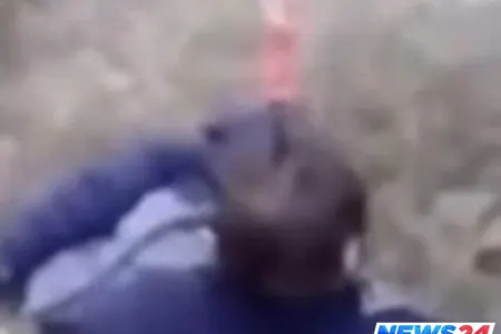 "Nəfəs ala bilmirəm" deyib bıçağı başına sapladı - VİDEO