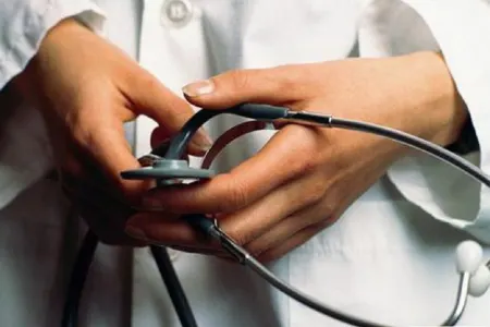 Tanınmış klinikanın həkimi pasiyent tərəfindən döyüldü