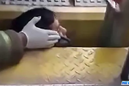 Metroda DƏHŞƏTLİ ANLAR: 20 yaşlı oğlanın başı… - FOTO/VİDEO