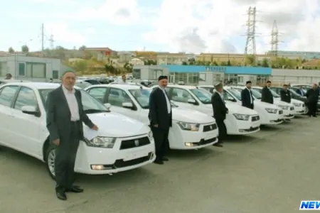 Azərbaycanda mollalara avtomobil paylandı - FOTO