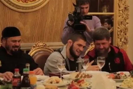 Kadırov Həbibə fəxri ad və avtomobil verdi