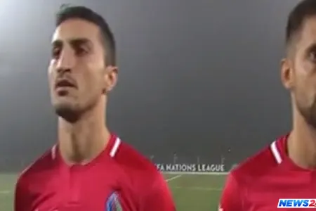 Milli futbolçumuz himni səhv oxudu, tənqid olundu