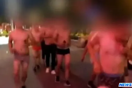Çində cəzalandırılan işçilər alt paltarında küçələrdə qaçdılar - VİDEO