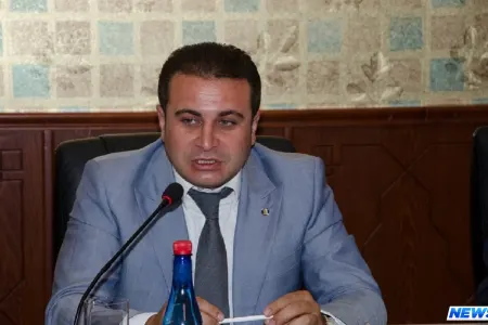 Gəncədə icra başçısının müavini vətəndaşları döydü - VİDEO