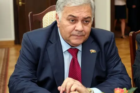 Oqtay Əsədov deputatlara xəbərdarlıq edib: “Deyəsən, kofe-çay verilən yeri bağlamalı olacağıq”
