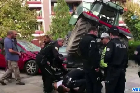 Ankarada İsrail səfirliyinə traktorla hücum etmək istədilər - VİDEO