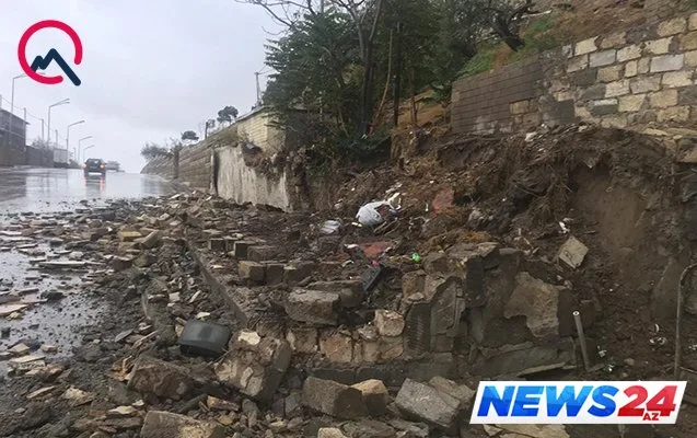 Bakıda daha bir ərazidə sürüşmə olub, istinad divarı uçub - VİDEO