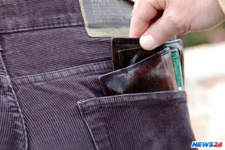 Bakıda cibgir qızların paltarından gileyləndi: “Çox dar geyinirlər”