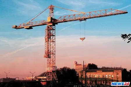 Bakıda dəhşət: Kranla qaldırılan yük fəhlənin başına düşdü, yerindəcə öldü