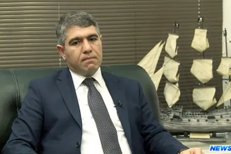 Yüksək neft qiymətləri fonunda manat möhkəmlənə bilərmi? - Ekspert cavab verir