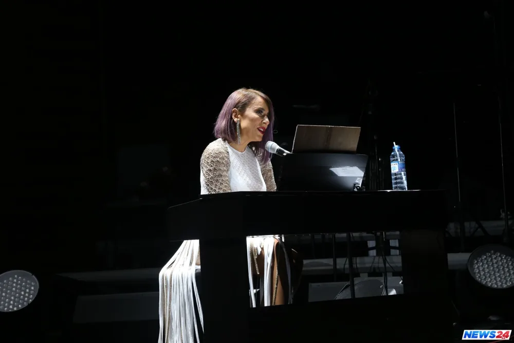 Bir zamanların çalmalı qızı, bu günün isə seks-simvolu Tünzalə Ağayevanın konsertindən - FOTOLAR - VİDEO