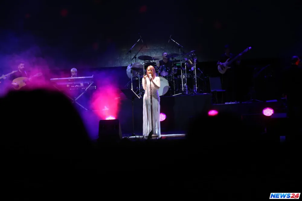 Bir zamanların çalmalı qızı, bu günün isə seks-simvolu Tünzalə Ağayevanın konsertindən - FOTOLAR - VİDEO