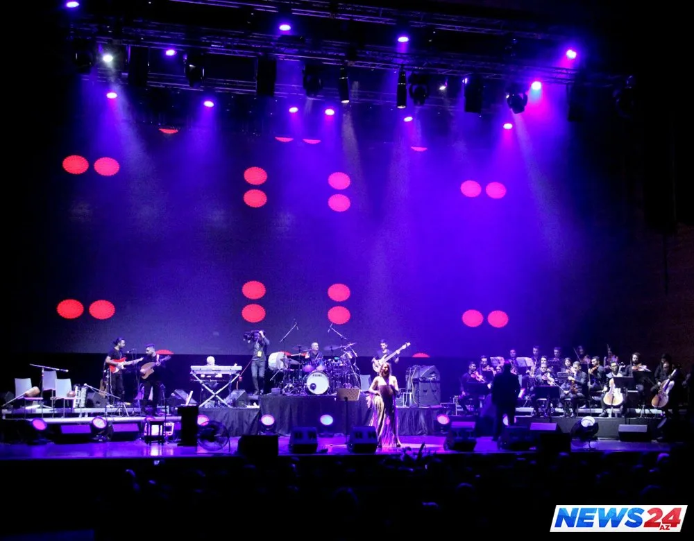 Bir zamanların çalmalı qızı, bu günün isə seks-simvolu Tünzalə Ağayevanın konsertindən - FOTOLAR - VİDEO