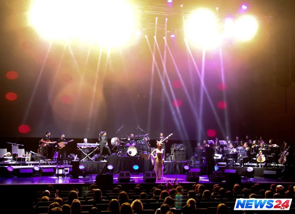 Bir zamanların çalmalı qızı, bu günün isə seks-simvolu Tünzalə Ağayevanın konsertindən - FOTOLAR - VİDEO