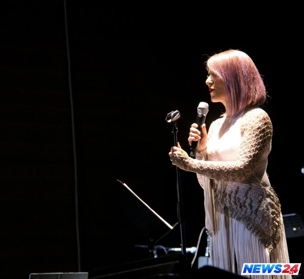 Bir zamanların çalmalı qızı, bu günün isə seks-simvolu Tünzalə Ağayevanın konsertindən - FOTOLAR - VİDEO
