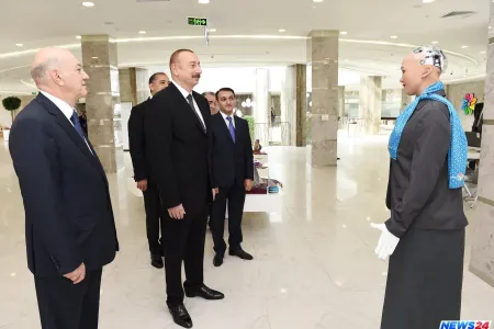 Prezident robot "Sofiya" ilə görüşdü - FOTOLAR