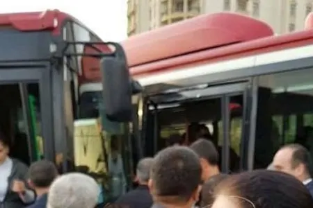Bakıda 2 sərnişin avtobusu toqquşdu