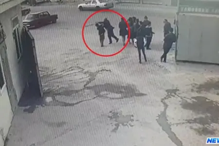 Bakıda müəllim küçənin ortasında şagirdi döydü - VİDEO