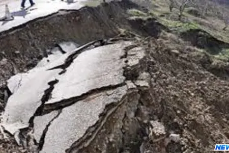Torpaq bir anda insanları uddu- VİDEO