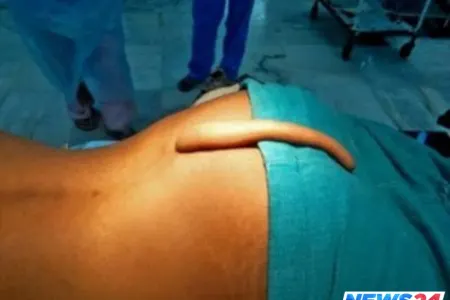 Quyruqlu gənc hamını şoka saldı - VİDEO