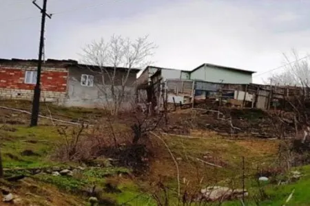Sürüşmə zonasının sakinləri xəbərdarlığa baxmayaraq, evlərinə qayıtdılar