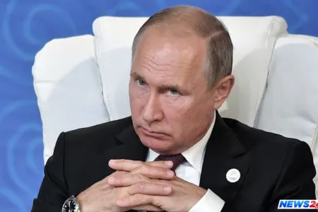 Putin səhvən kreslosuna oturan qubernatora söz atdı - VİDEO
