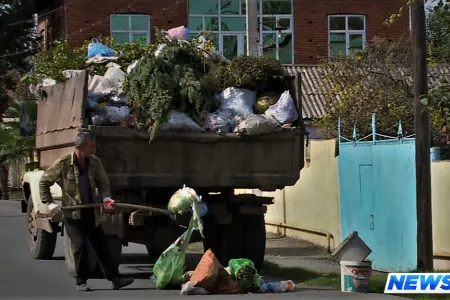 Çörəyi zibildən çıxanlar - VİDEO