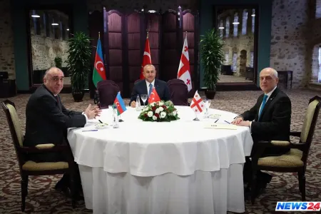 İstanbulda Türkiyə, Azərbaycan və Gürcüstan XİN başçılarının üçtərəfli görüşü keçirilib - FOTO