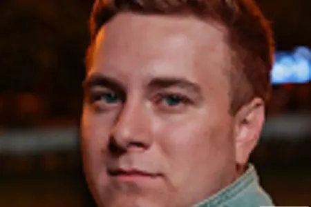 Döyüldüyü görüntüləri yayılan jurnalist özünü binadan atıb öldürdü - VİDEO