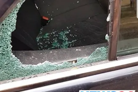 Bakıda tanınmış vəkilin avtomobilinə hücum edildi - FOTO