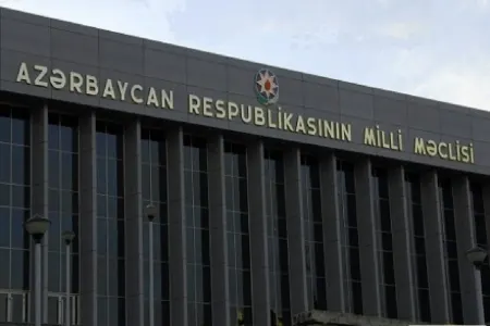 Deputatlara QADAĞA - Dəyəri 55 manatdan çox olan hədiyyələr əllərindən alınacaq