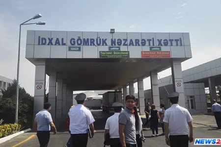 Rüşvət alan gömrük əməkdaşı işdən çıxarıldı