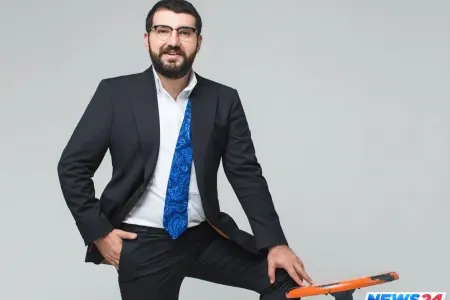 Stilist Elnur Həsənov narazılıq edib