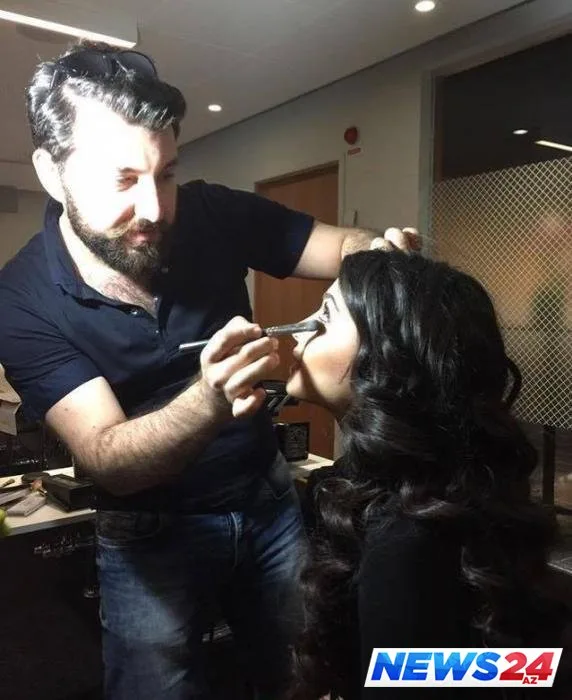 Stilist Elnur Həsənov narazılıq edib