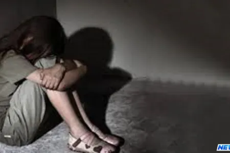 Qadın müəllimə qız şagirdi ilə yatdı, həbs olundu - FOTO