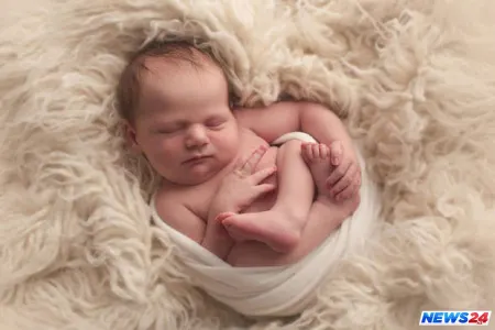 Yeni doğulan körpənin qız olduğunu bilən ata görün nə edib-VİDEO