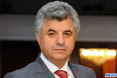 Qalmaqallı teatrdan daha bir aktrisa GETDİ